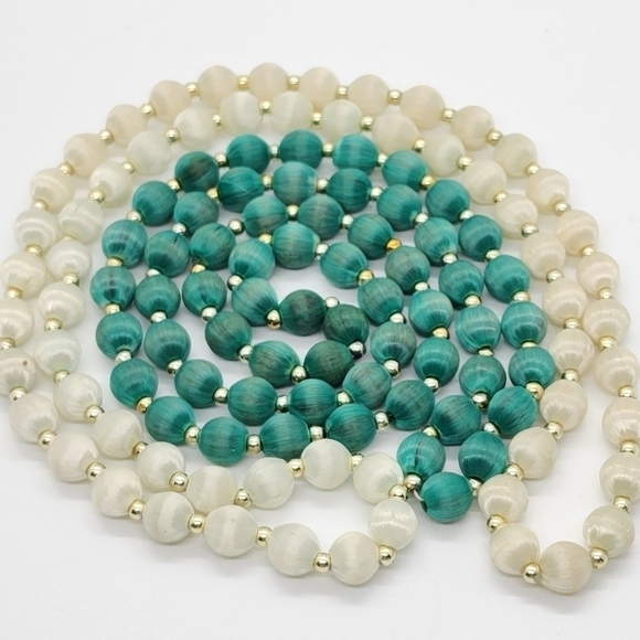 Vintage lot of 2 silk wrapped bead necklaces cream & Turquoise over the head - Picture 4 of 12